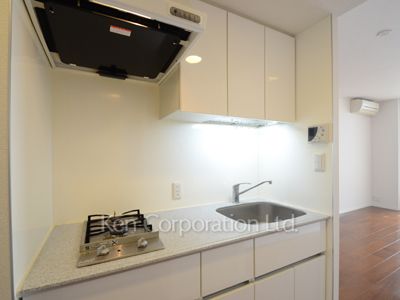 Kitchen ※Photo of the same layout on 12 floor. Decoration and fixture may differ.