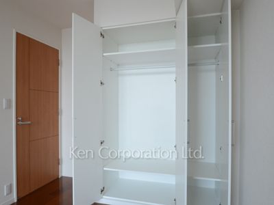 Closet ※Photo of the same layout on 12 floor. Decoration and fixture may differ.