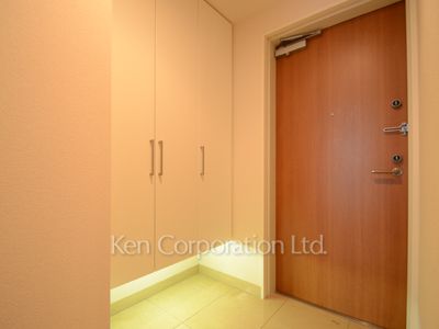 Entrance ※Photo of the same layout on 12 floor. Decoration and fixture may differ.