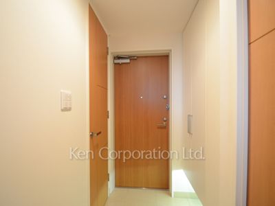 Entrance ※Photo of the same layout on 10 floor. Decoration and fixture may differ.
