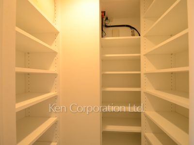 Shoes Closet ※Photo of the same layout on 10 floor. Decoration and fixture may differ.
