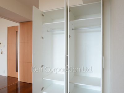 Closet ※Photo of the same layout on 10 floor. Decoration and fixture may differ.