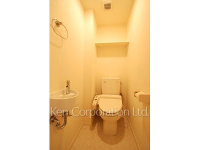 Lavatory ※Photo of the same layout on 6 floor. Decoration and fixture may differ.