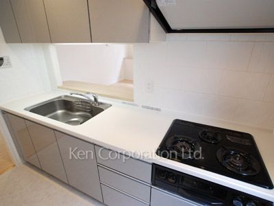 Kitchen ※Photo of the same layout on 6 floor. Decoration and fixture may differ.