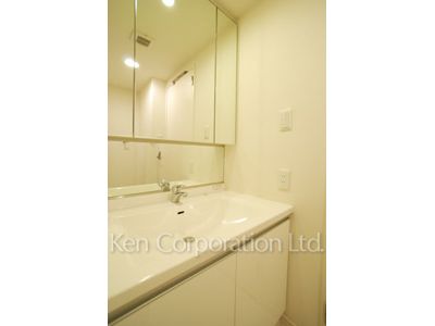 Powder Room ※Photo of the same layout on 6 floor. Decoration and fixture may differ.