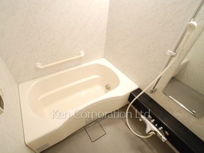 Bath ※Photo of the same layout on 6 floor. Decoration and fixture may differ.