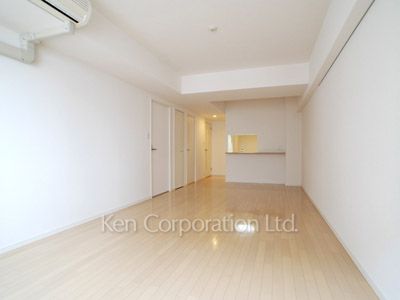Living-Dining ※Photo of the same layout on 9 floor. Decoration and fixture may differ.