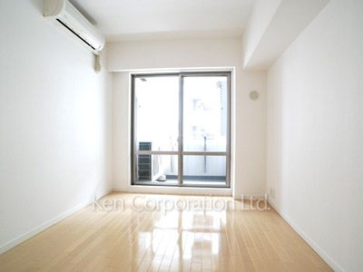 Bedroom ※Photo of the same layout on 9 floor. Decoration and fixture may differ.