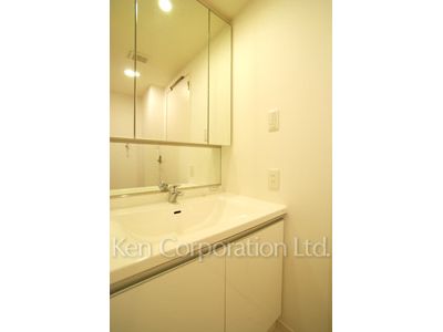 Powder Room ※Photo of the same layout on 9 floor. Decoration and fixture may differ.