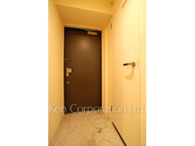 Entrance ※Photo of the same layout on 2 floor. Decoration and fixture may differ.