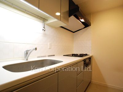 Kitchen ※Photo of the same layout on 2 floor. Decoration and fixture may differ.