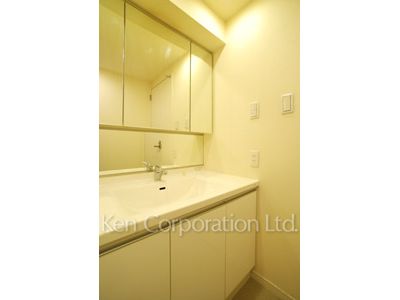 Powder Room ※Photo of the same layout on 2 floor. Decoration and fixture may differ.