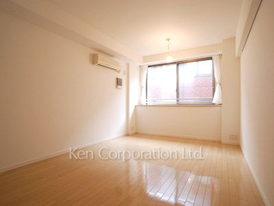 Living-Dining ※Photo of the same layout on 8 floor. Decoration and fixture may differ.