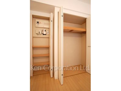 Closet ※Photo of the same layout on 8 floor. Decoration and fixture may differ.