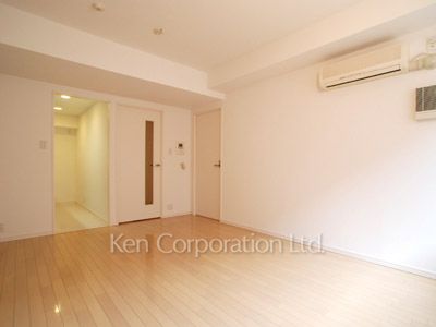 Living-Dining ※Photo of the same layout on 8 floor. Decoration and fixture may differ.