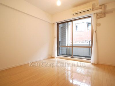 Bedroom ※Photo of the same layout on 8 floor. Decoration and fixture may differ.