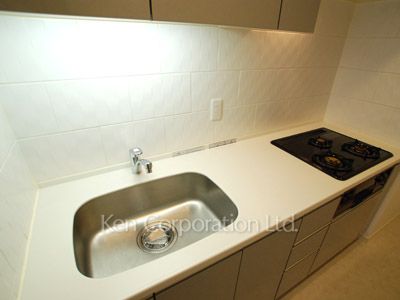 Kitchen ※Photo of the same layout on 8 floor. Decoration and fixture may differ.