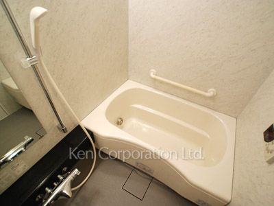 Bath ※Photo of the same layout on 8 floor. Decoration and fixture may differ.