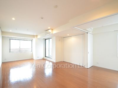 Living-Dining ※Photo of the same layout on 12 floor. Decoration and fixture may differ.