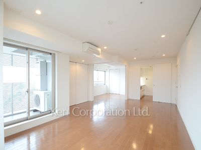 Living-Dining ※Photo of the same layout on 12 floor. Decoration and fixture may differ.