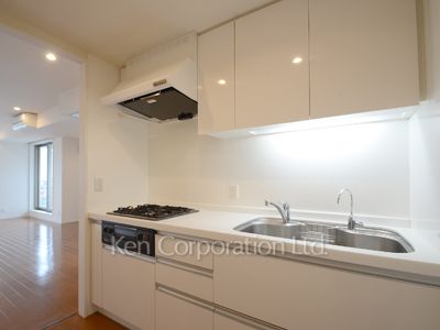 Kitchen ※Photo of the same layout on 12 floor. Decoration and fixture may differ.