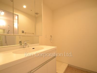 Powder Room ※Photo of the same layout on 12 floor. Decoration and fixture may differ.