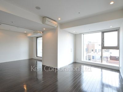 Living-Dining ※Photo of the same layout on 4 floor. Decoration and fixture may differ.
