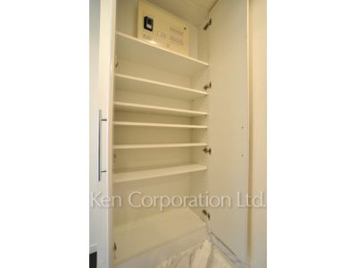 Shoes Closet ※Photo of the same layout on 4 floor. Decoration and fixture may differ.