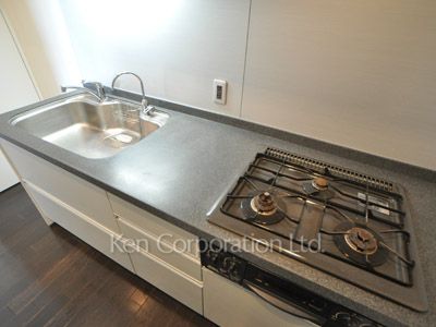 Kitchen ※Photo of the same layout on 4 floor. Decoration and fixture may differ.