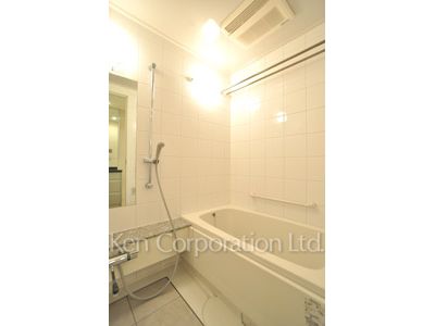 Bath ※Photo of the same layout on 4 floor. Decoration and fixture may differ.