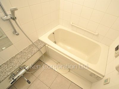 Bath ※Photo of the same layout on 4 floor. Decoration and fixture may differ.