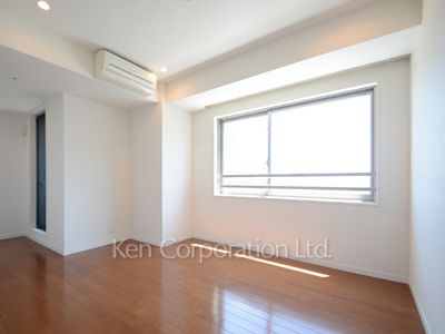 Bedroom ※Photo of the same layout on 10 floor. Decoration and fixture may differ.