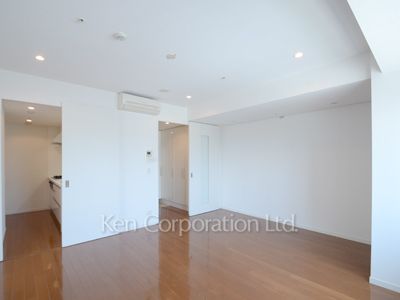 Living-Dining ※Photo of the same layout on 8 floor. Decoration and fixture may differ.