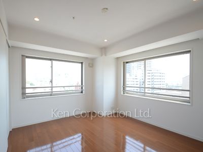 Bedroom ※Photo of the same layout on 8 floor. Decoration and fixture may differ.