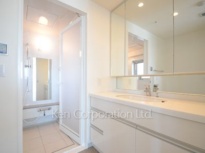 Powder Room ※Photo of the same layout on 8 floor. Decoration and fixture may differ.