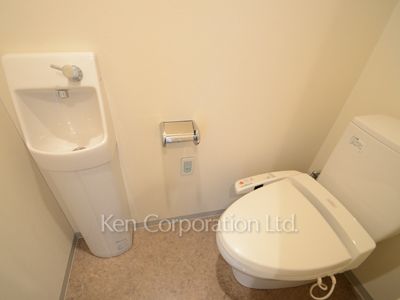 Lavatory ※Photo of the same layout on 8 floor. Decoration and fixture may differ.
