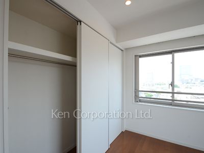Closet ※Photo of the same layout on 8 floor. Decoration and fixture may differ.