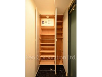 Closet ※Photo of the same layout on 2 floor. Decoration and fixture may differ.