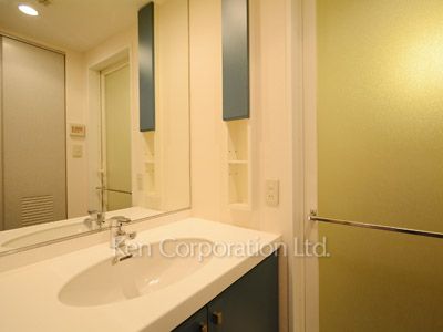 Powder Room ※Photo of the same layout on 2 floor. Decoration and fixture may differ.