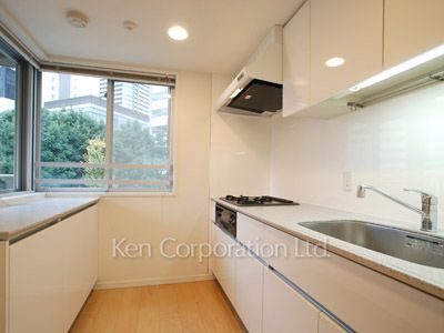 Kitchen ※Photo of the same layout on 6 floor. Decoration and fixture may differ.