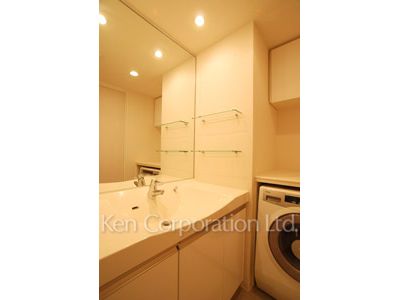 Powder Room ※Photo of the same layout on 6 floor. Decoration and fixture may differ.