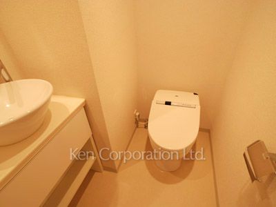 Lavatory ※Photo of the same layout on 6 floor. Decoration and fixture may differ.