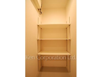 Shoes-In Closet ※Photo of the same layout on 6 floor. Decoration and fixture may differ.