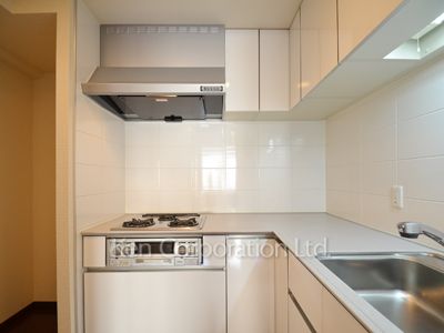 Kitchen ※Photo of the same layout on 5 floor. Decoration and fixture may differ.