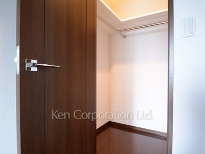 Closet ※Photo of the same layout on 12 floor. Decoration and fixture may differ.