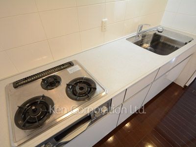 Kitchen ※Photo of the same layout on 12 floor. Decoration and fixture may differ.