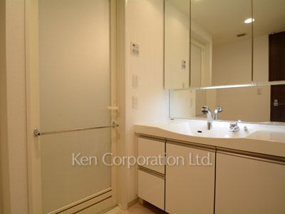 Powder Room ※Photo of the same layout on 12 floor. Decoration and fixture may differ.