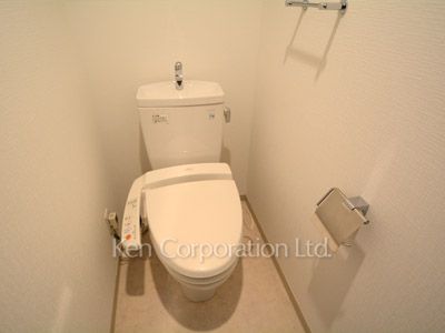 Lavatory ※Photo of the same layout on 12 floor. Decoration and fixture may differ.