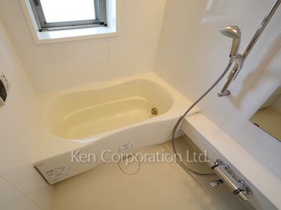 Bath ※Photo of the same layout on 10 floor. Decoration and fixture may differ.