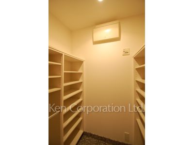 Shoes-In Closet ※Photo of the same layout on 3 floor. Decoration and fixture may differ.